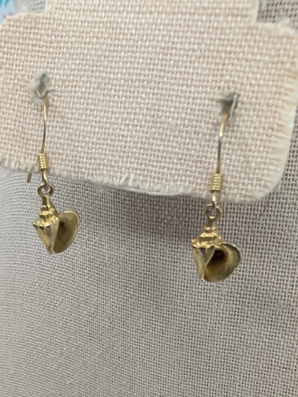 Vintage Gold Tone Conch Shell Dangle Earrings Coastal Estate Jewelry - Picture 7 of 17